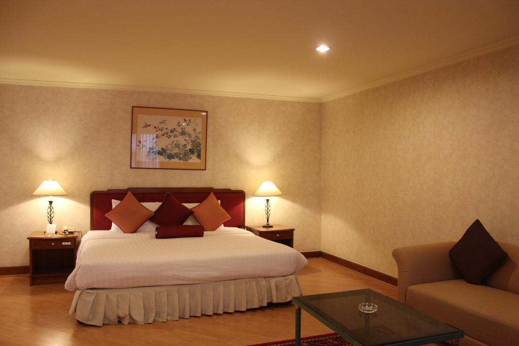 Rembrandt Suites Bangkok Ngoại thất bức ảnh