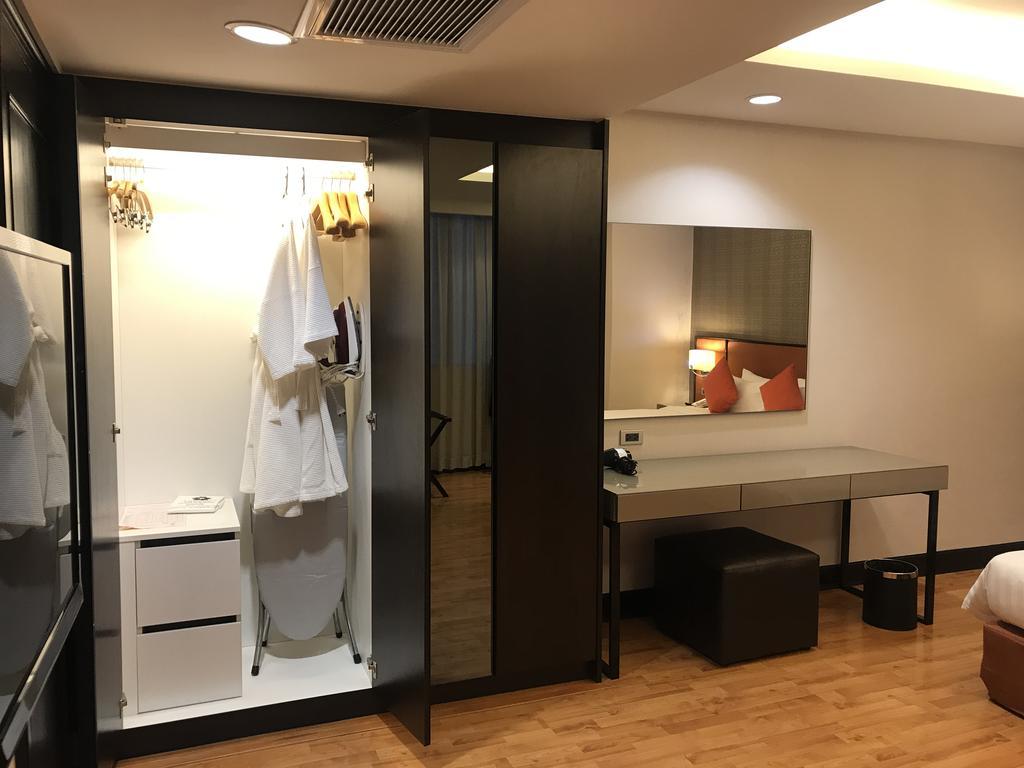 Rembrandt Suites Bangkok Ngoại thất bức ảnh